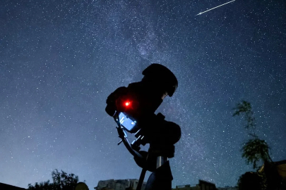 Perseid meteor yağmuru Bandırma semalarında görsel şölen sundu
