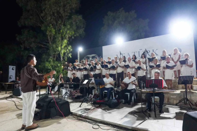 Didim Belediyesi Halk Müziği Korosu konserine vatandaşlardan yoğun ilgi
