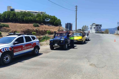 Antalya’da jandarma ekiplerinden safari araçlara yönelik denetim
