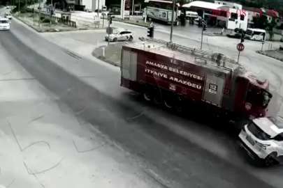 Amasya’da yangına giden itfaiye aracı otomobile çarptı
