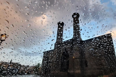 Meteorolojiden 2 ile "Sarı" kodlu uyarı: Kuvvetli sağanak ve dolu bekleniyor
