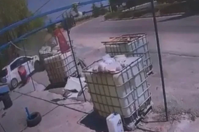 Virajı alamayan otomobil dükkana daldı
