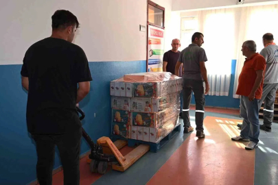 Kemer’de kırtasiye malzemelerinin dağıtımı devam ediyor
