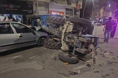 Elazığ’da otomobil ile traktör çarpıştı: 5 yaralı
