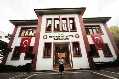 Muğla’nın 100 yıllık tarihi belediye binası vakıflara geçiyor
