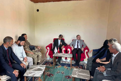 Arpaçay Kaymakamı Güvenç, Kıbrıs Gazisi Şimşir’i evinde ziyaret etti
