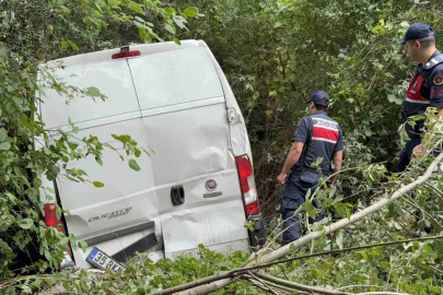 Samsun’da minibüs şarampole yuvarlandı: 2 yaralı
