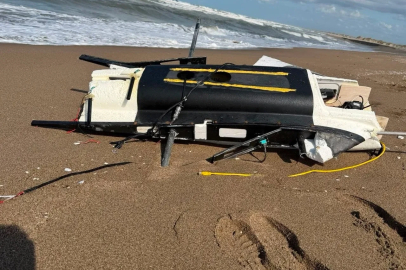 Sahile vuran dron parçası ekipleri harekete geçirdi
