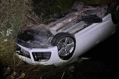 Çamardı’da otomobil şarampole devrildi: 2 yaralı

