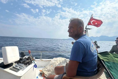 Balıkçı teknesini yangın ekiplerinin ulaşımı için seferber etti
