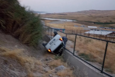 Otomobil şarampole yuvarlandı
