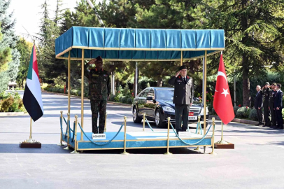 Genelkurmay Başkanı Bayraktaroğlu, Sudanlı mevkidaşı Elatta ile görüştü

