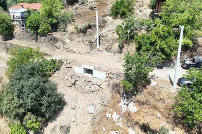 Nazilli Belediyesi’nden yollarda bakım ve onarım çalışması
