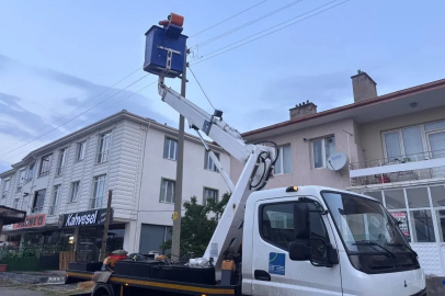 Erzincan’da elektrik direği kıvılcım saçtı: Mahalle sakinleri korku dolu anlar yaşadı
