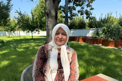 30 yıldır görmediği arkadaşına bu merkezde kavuştu
