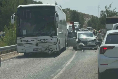 Seydikemer’de yolcu otobüsü ile ticari araç çarpıştı: 5 yaralı
