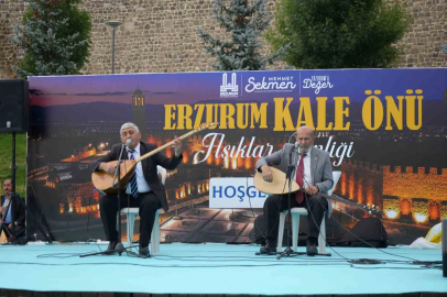 Aşıklar kale önünde buluştu
