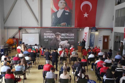 Ataşehir’de 17 Ağustos deprem şehitleri anıldı: "Deprem değil, hazırlıksızlık felaket getirir"
