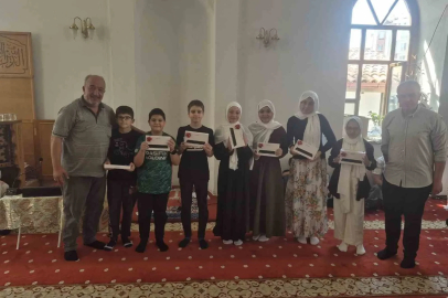 Kur’an-ı Kerim kursu çocuklara verilen hediyeler ile sona erdi

