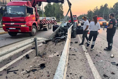 Isparta’da feci kaza: Bariyerlere çarpan otomobilin sürücüsü hayatını kaybetti
