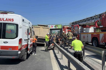Basın Ekspres yolunda feci kaza: Motosiklet sürücüsü hafriyat kamyonunun altında kaldı

