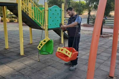 Didim Belediyesi parklarda bakım ve onarım çalışmalarını sürdürüyor

