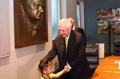 Minik taraftar Göktuğ, Başkan Aziz Yıldırım ve yöneticilerle buluştu
