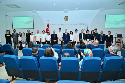 Vali Yılmaz, YKS ve LGS’de tam puan alan öğrencilerle bir araya geldi
