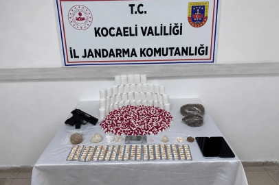 Jandarmadan torbacıya darbe: Gösterdiği her yerden uyuşturucu çıktı
