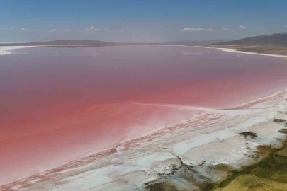 Tuz Gölü pembe bir masala dönüştü
