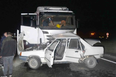 Kastamonu’da tır ile otomobil çarpıştı: Kazada sürücü ile eşi hayatını kaybetti
