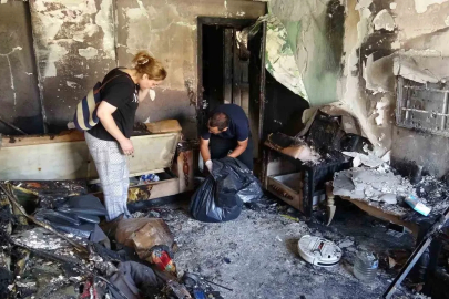 Kameraya yansıyan patlamalarla birlikte alevlere teslim olan evde anne ve oğlu yanarak yaralandı
