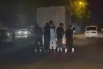 Diyarbakır’da 5 gencin tehlikeli paten yolculuğu kameraya yansıdı
