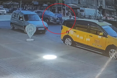 Otomobilin çarptığı kadın metrelerce savruldu
