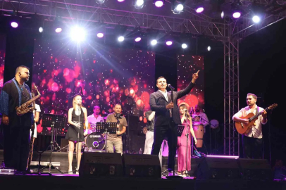 Alaçam Geyikkoşan’da Rafet El Roman rüzgarı
