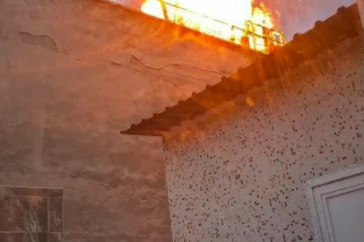 Diyarbakır’da çatıda çıkan yangın söndürüldü
