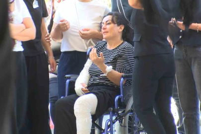 Katledilen baba ve oğlu defnedildi: Anne cenazeye tekerlekli sandalyeyle katıldı
