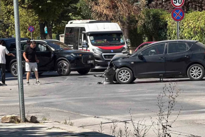 Eskişehir’de meydana gelen kazada iki araç kullanılamaz hale geldi
