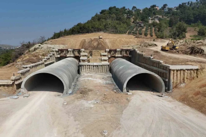 Amanos dağları bin 200’ün üzerinde personel ve 223 iş makinesiyle aşılıyor
