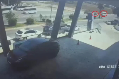 Tur minibüsü ile motosiklet çarpıştı: 1 yaralı
