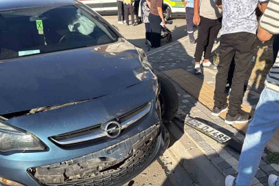 Otomobil ile minibüs çarpıştı: 8 yaralı
