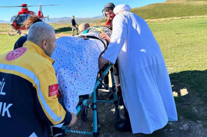 Trabzon’daki Eğrisu Yaylası’nda düşerek yaralanan hasta, ambulans uçakla Kanuni Eğitim ve Araştırma Hastanesi’ne getirildi
