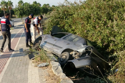 Otomobil yayaya çarpıp şarampole devrildi
