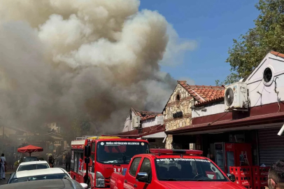 Fethiye Balık Hali’nde çatı yangını
