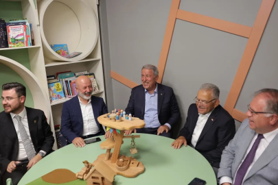 Başkan Çolakbayrakdar: "Kütüphanelerle zenginleştirilmiş bir şehir inşa ediyoruz"
