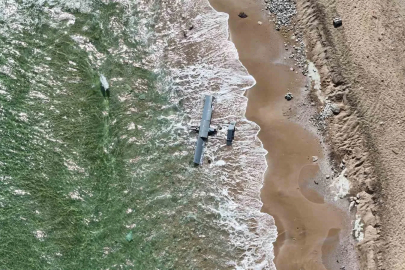 Karaburun sahilde mühimmat yüklü olduğu değerlendirilen İHA bulundu
