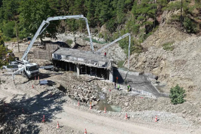 Andırın’da 53 yıllık köprünün yerine yeni köprü yapılıyor
