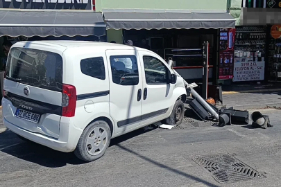Ticari taksiyle çarpışan hafif ticarinin iş yerine girmesini trafik lambaları önledi
