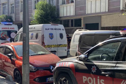Gaziosmanpaşa’da bir kişi evinde boğazı kesilmiş halde ölü bulundu
