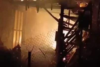 Hatay’da 2 katlı ahşap ev alevlere teslim oldu
